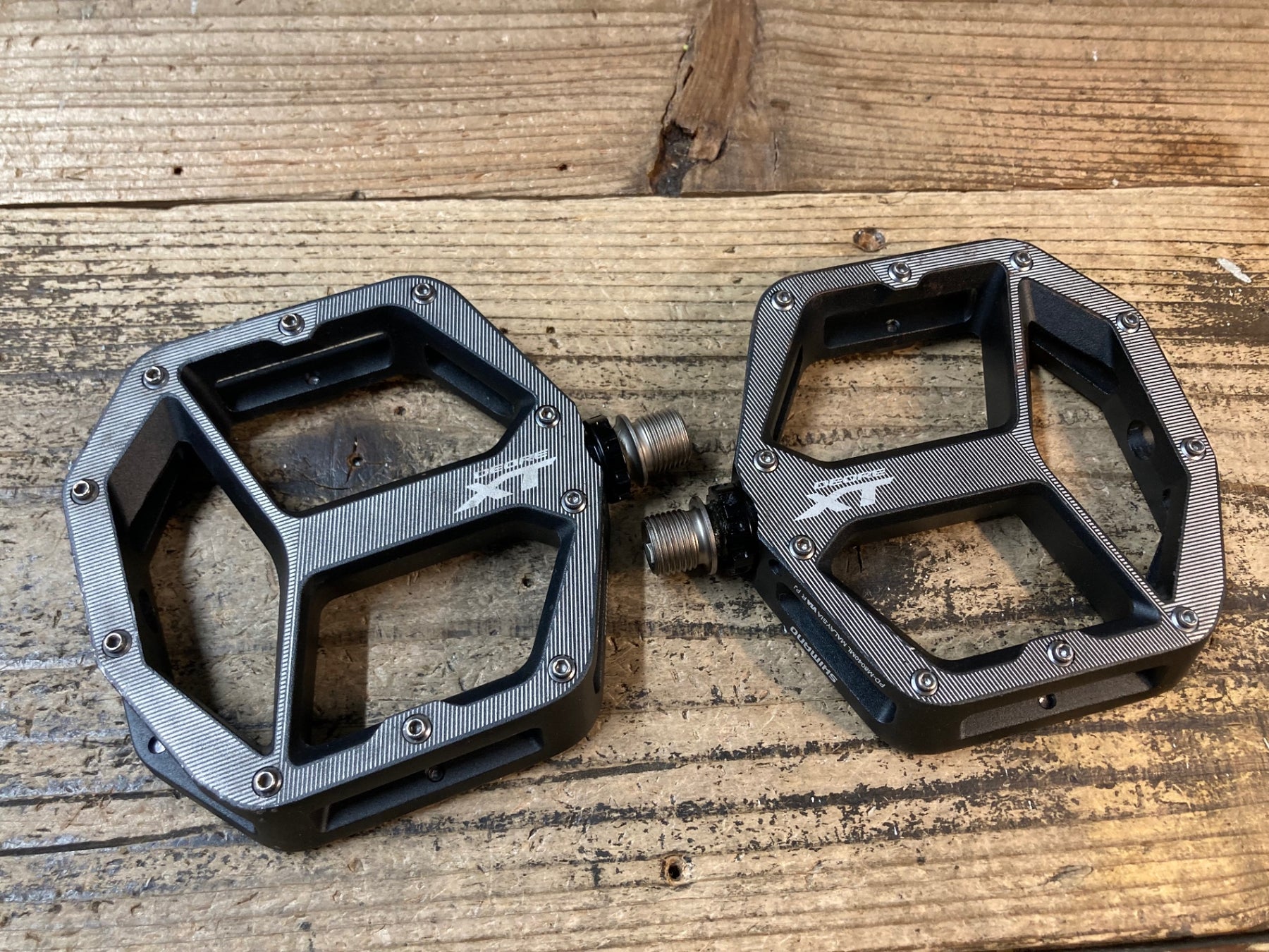 JQ313 シマノ SHIMANO デオレ DEORE XT PD-M8040ML フラットペダル