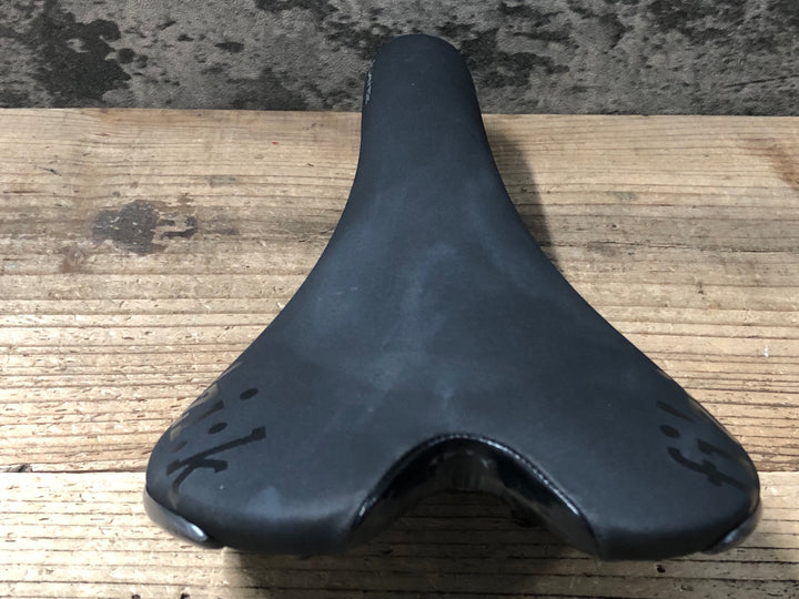 KO824 フィジーク fizik アリアンテ ALiANTE サドル 黒 kium レール