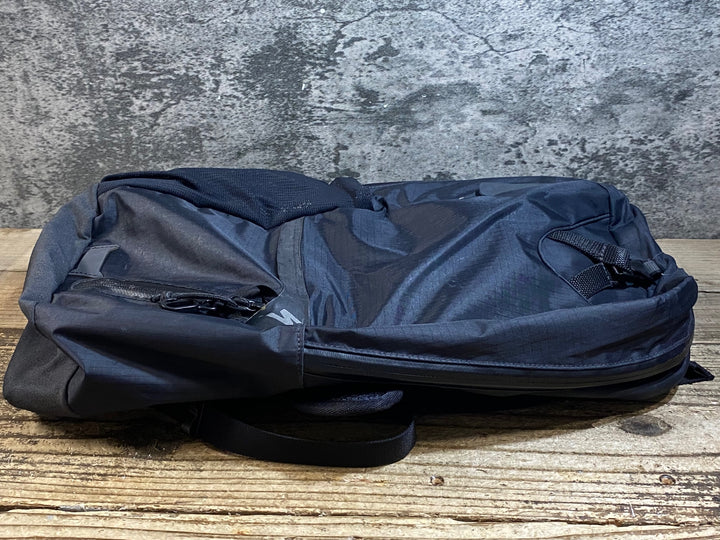 KD467 スペシャライズド SPECIALIZED BASE MILES FTHRWGT BACKPACK バックパック 黒 ※スレ,一部剥がれ