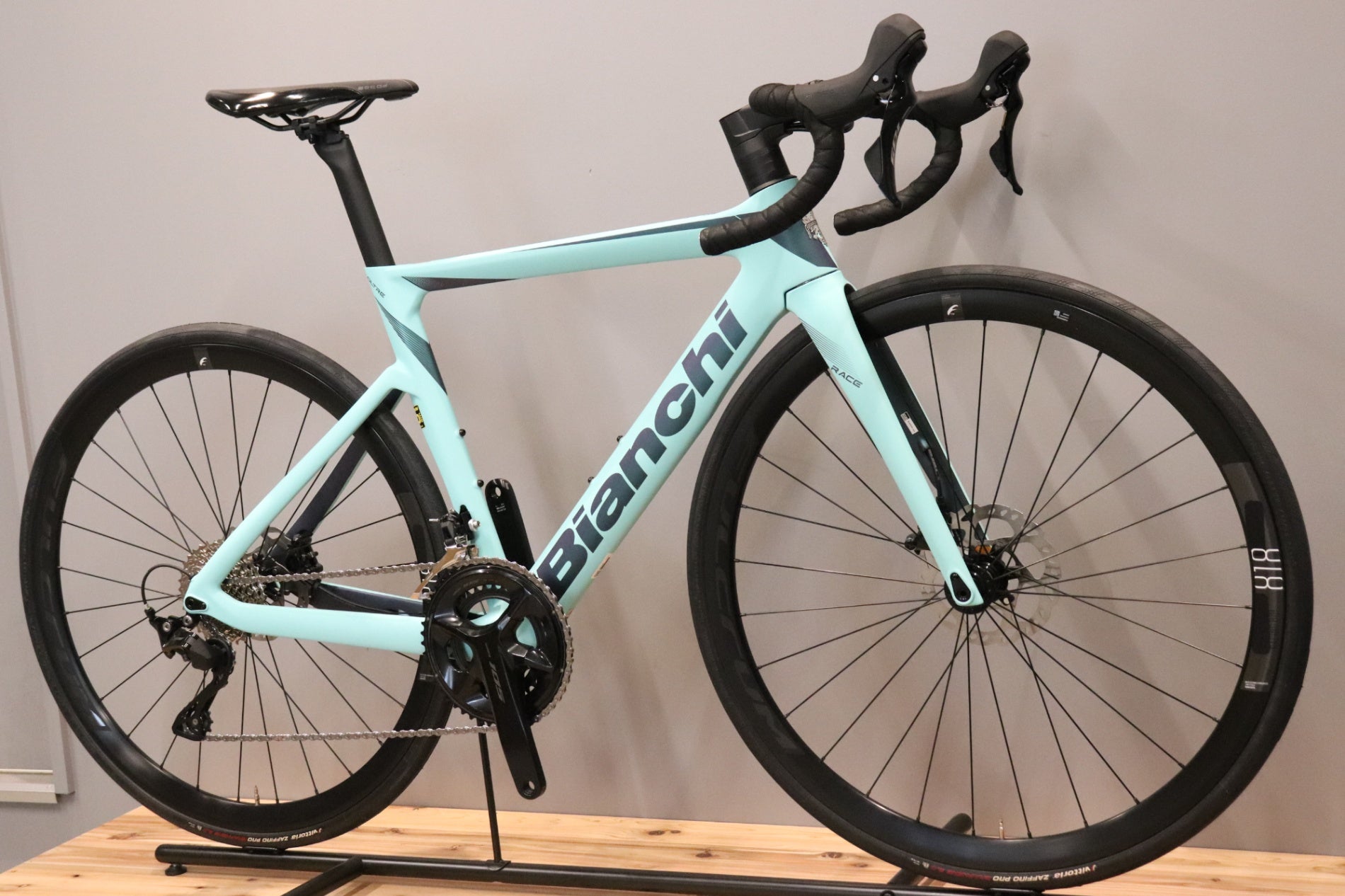 ビアンキ Bianchi ロードバイク ディスクブレーキ　50　引取OK 未使用 ビアンキ BIANCHI オルトレ レース OLTRE RACE 2025 50サイズ