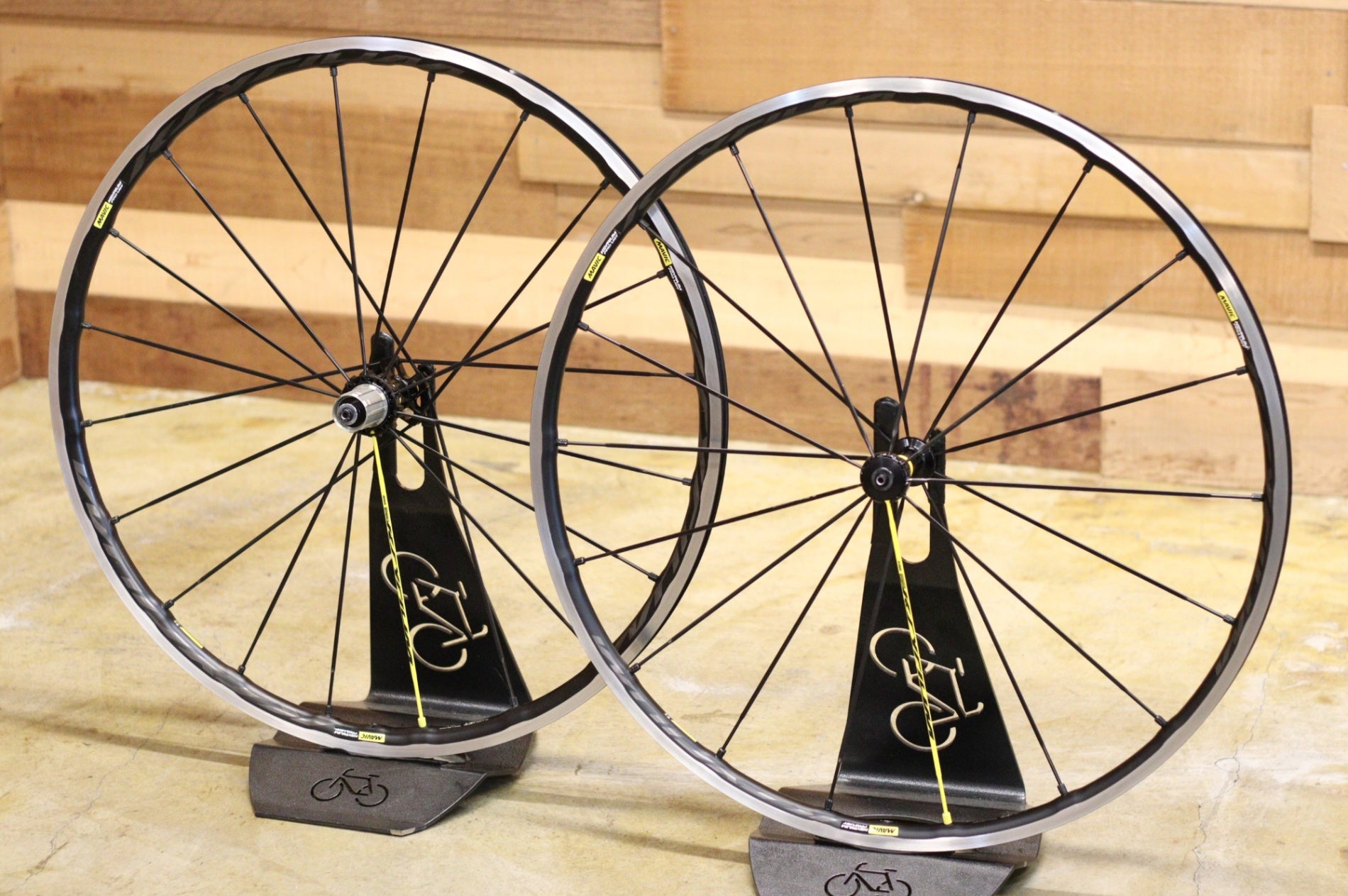 マヴィック MAVIC キシリウム KSYRIUM PRO UST アルミ チューブレス