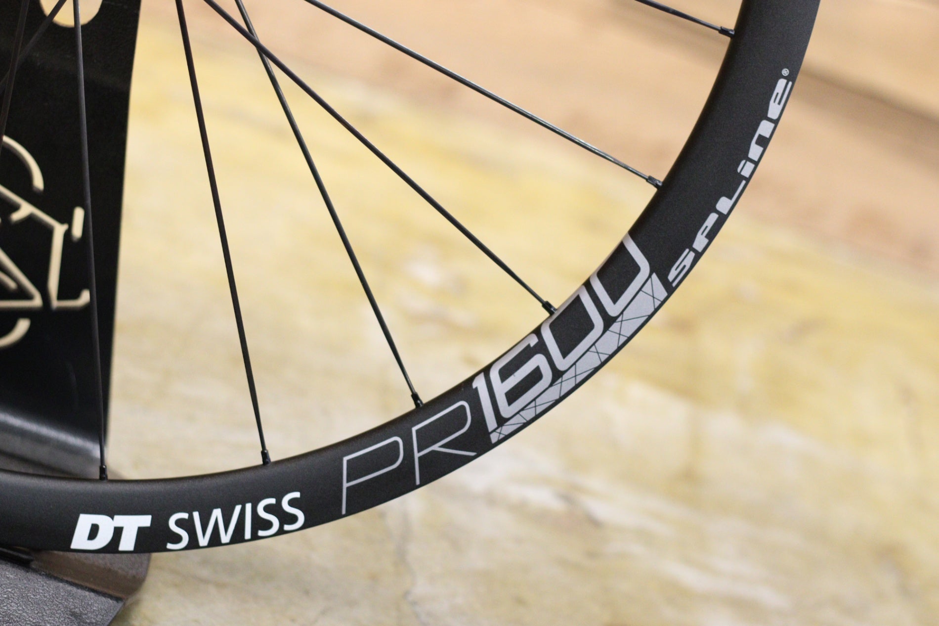 DT SWISS PR1600 SPLINE DB 32 アルミ チューブレスレディ ホイール