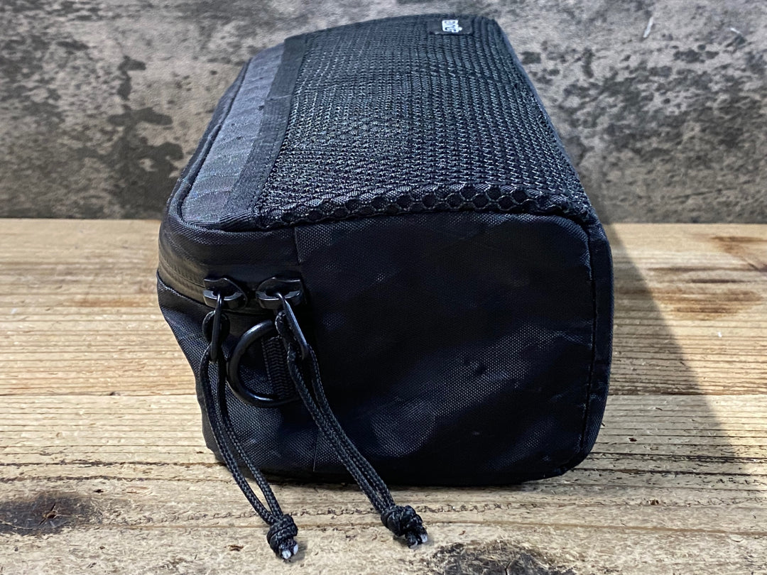 KF829 ソースサイクル SAUCE CYCLE MESH POCKET BAR BAG ハンドルバーバッグ 黒