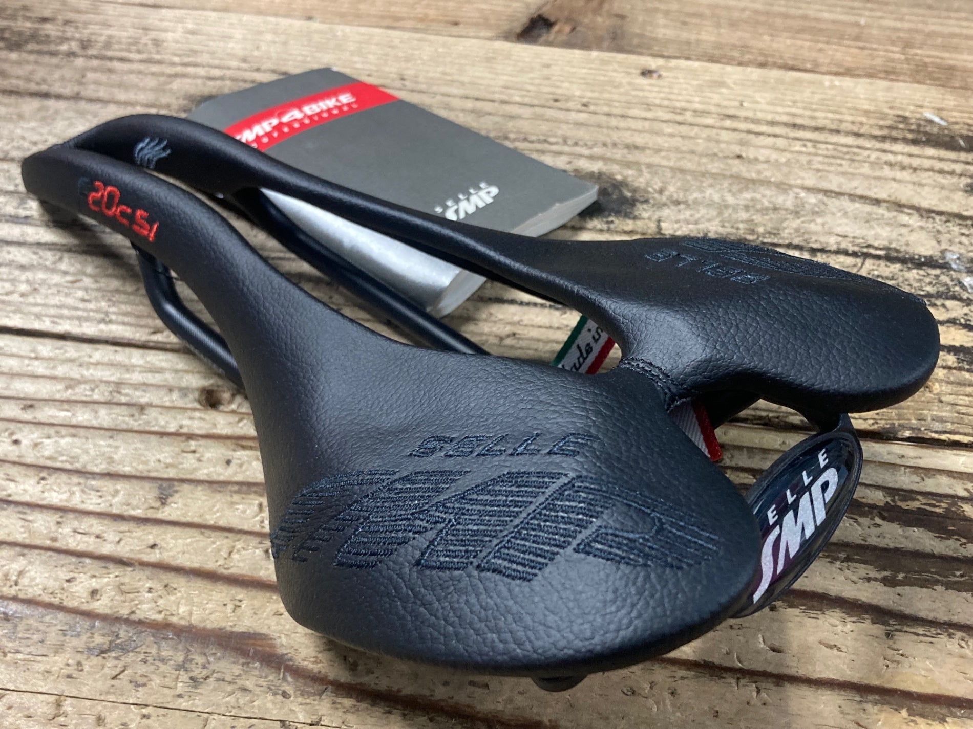 KK393 Selle SMP F20C s.i. サドル 黒 aisi 304 tubeレール – BICI