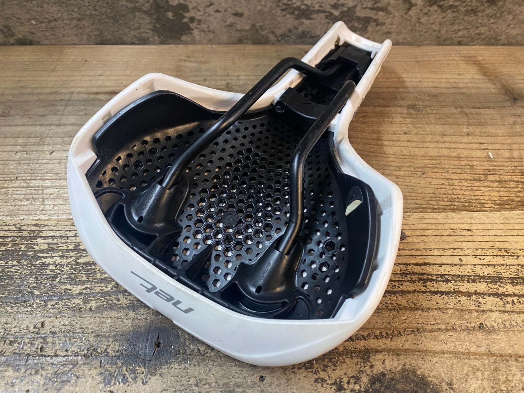 JP074 セライタリア selle italia NET サドル 白 FEC ALLOYレール