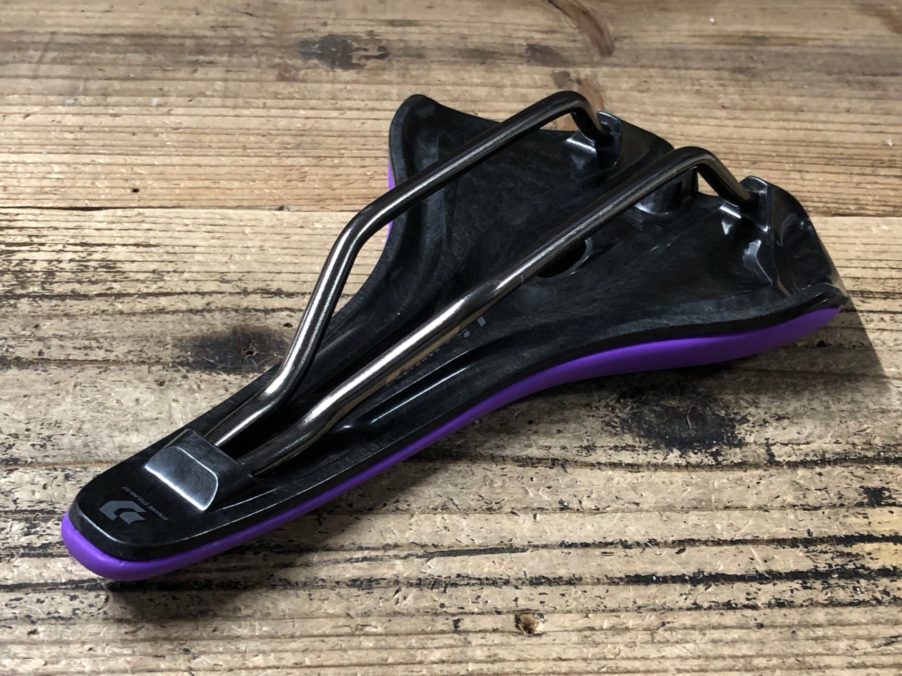 KD865 ジャイアント GIANT TEST SADDLE LIV CONTACT SL サドル 紫 153