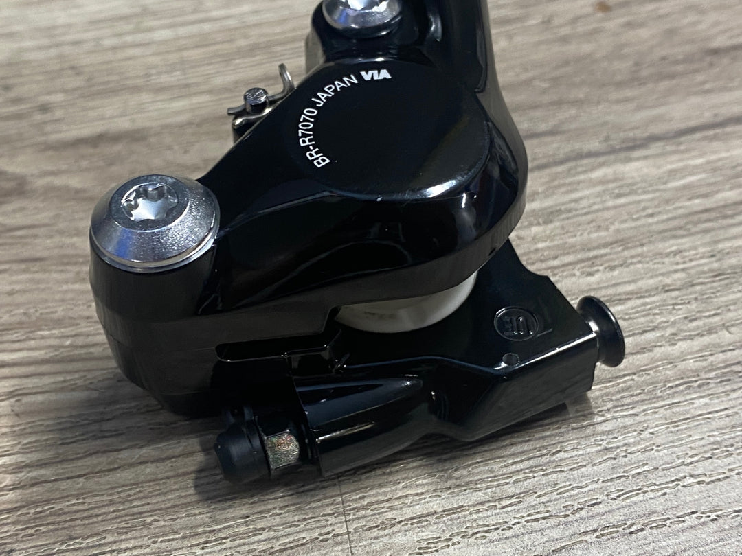 KE959 シマノ SHIMANO 105 BR-R7070 ディスクブレーキキャリパー 前後セット