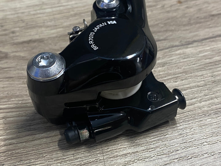 KE959 シマノ SHIMANO 105 BR-R7070 ディスクブレーキキャリパー 前後セット