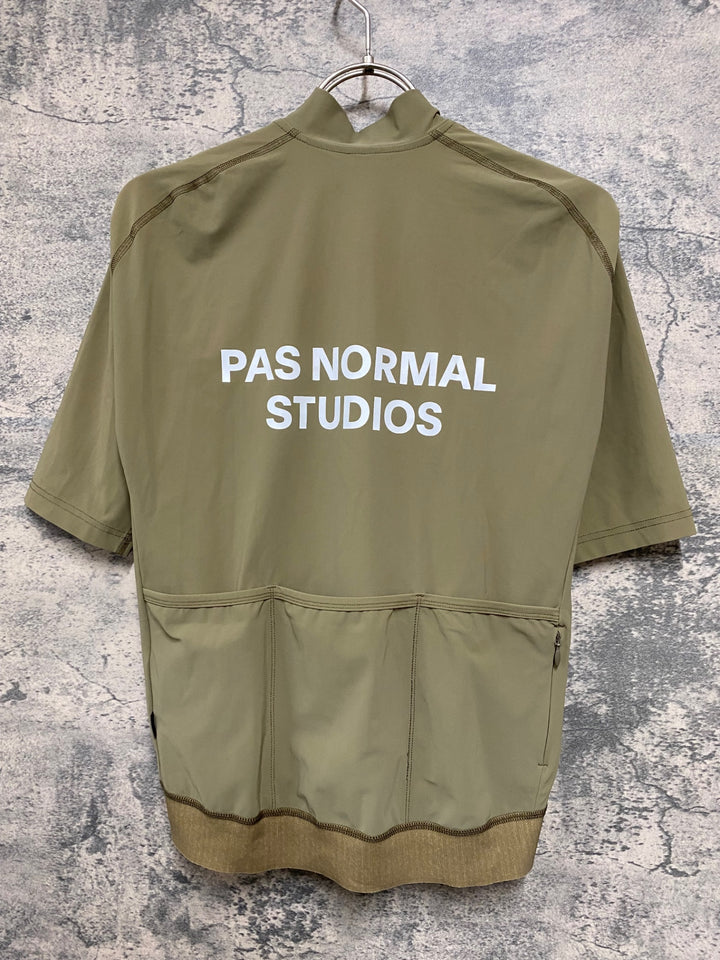 JI241 パスノーマルスタジオ PAS NORMAL STUDIOS 半袖サイクルジャージ カーキ M