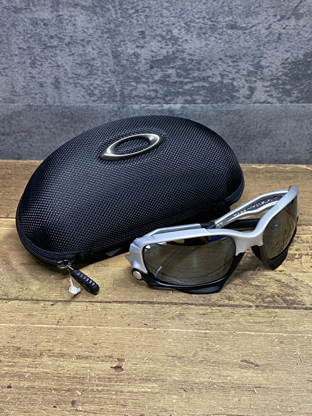 JN144 オークリー OAKLEY Racing Jacket サングラス アイウェア 黒 グレー レンズブラック