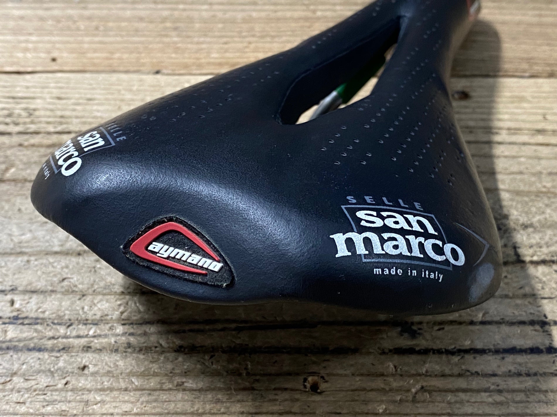 KQ625 セラサンマルコ selle san marco Caymano サドル 黒 TITANOX