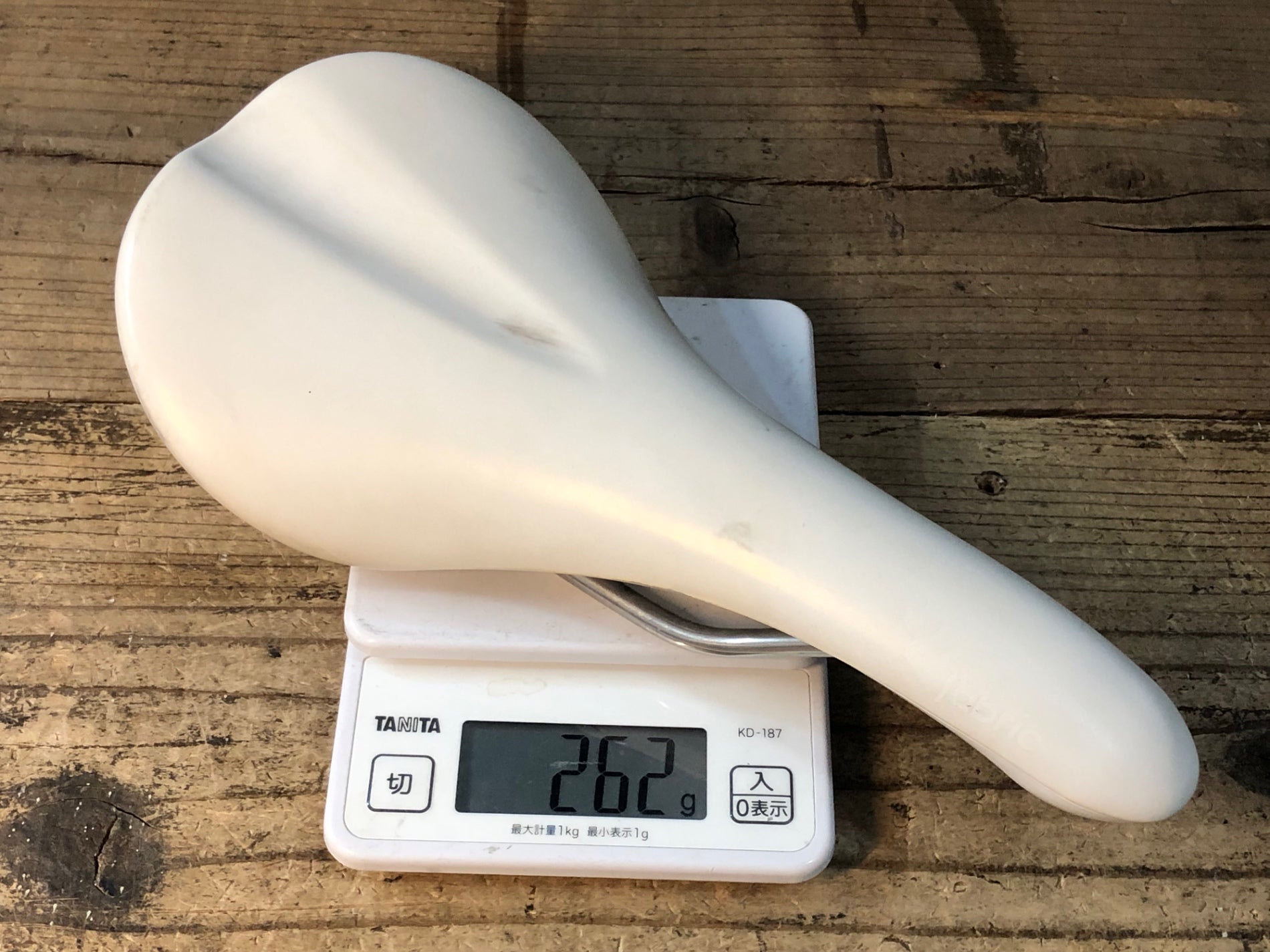 JW370 ファブリック fabric SCOOP ELITE RADIUS サドル 白 ※汚れ