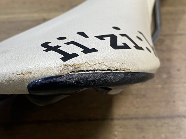 JT772 フィジーク fizik アリアンテ ALiANTE サドル 白 kium レール