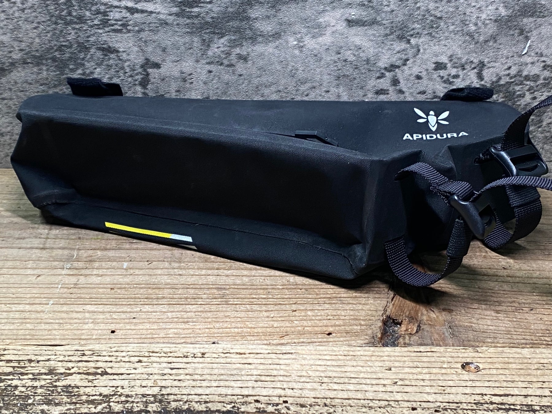 JP783 アプデュラ APIDURA RACING FRAME PACK 4L フレームバッグ 黒