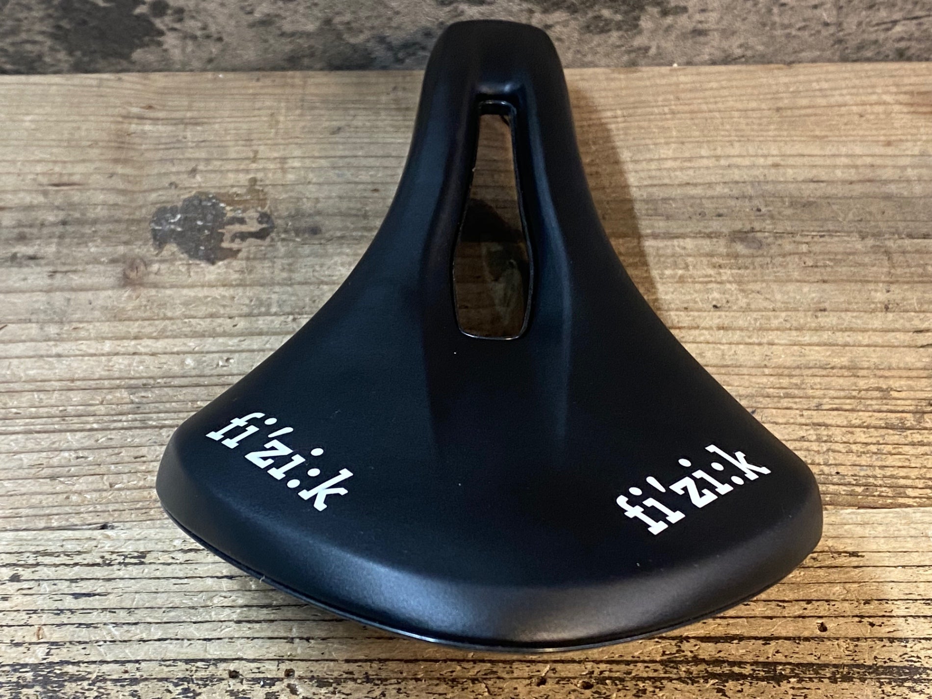 JP061 フィジーク fizik アリアンテ ALIANTE TEMPO サドル 143mm