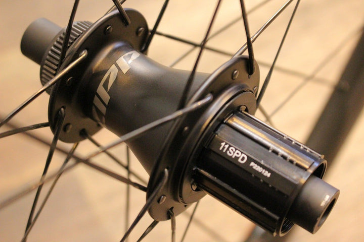 ジップ ZIPP 303 FIRECREST DISC カーボン チューブレス フックレス シマノ 11/12S ワイドリム 25C ホイールセット【名古屋店】