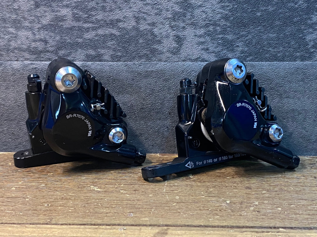 JK393 シマノ SHIMANO 105 BR-R7070 ディスクブレーキ キャリパー 油圧 セット