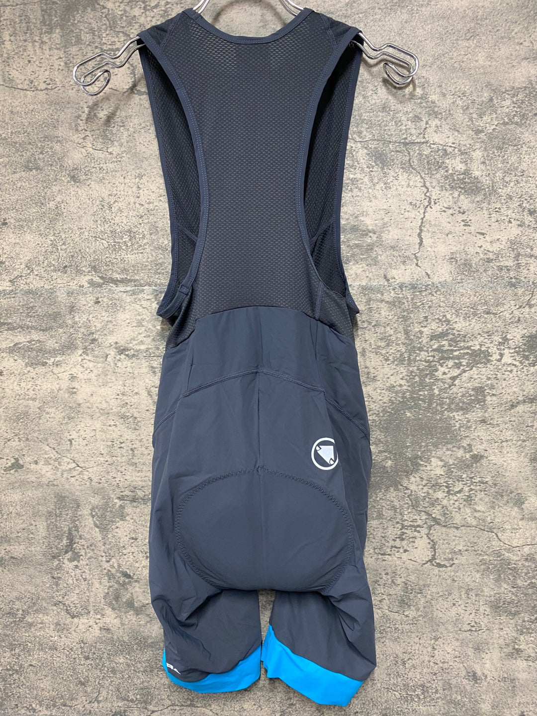 JN852 エンデュラ ENDURA ビブショーツ S グレー ※ロゴに剥がれあり
