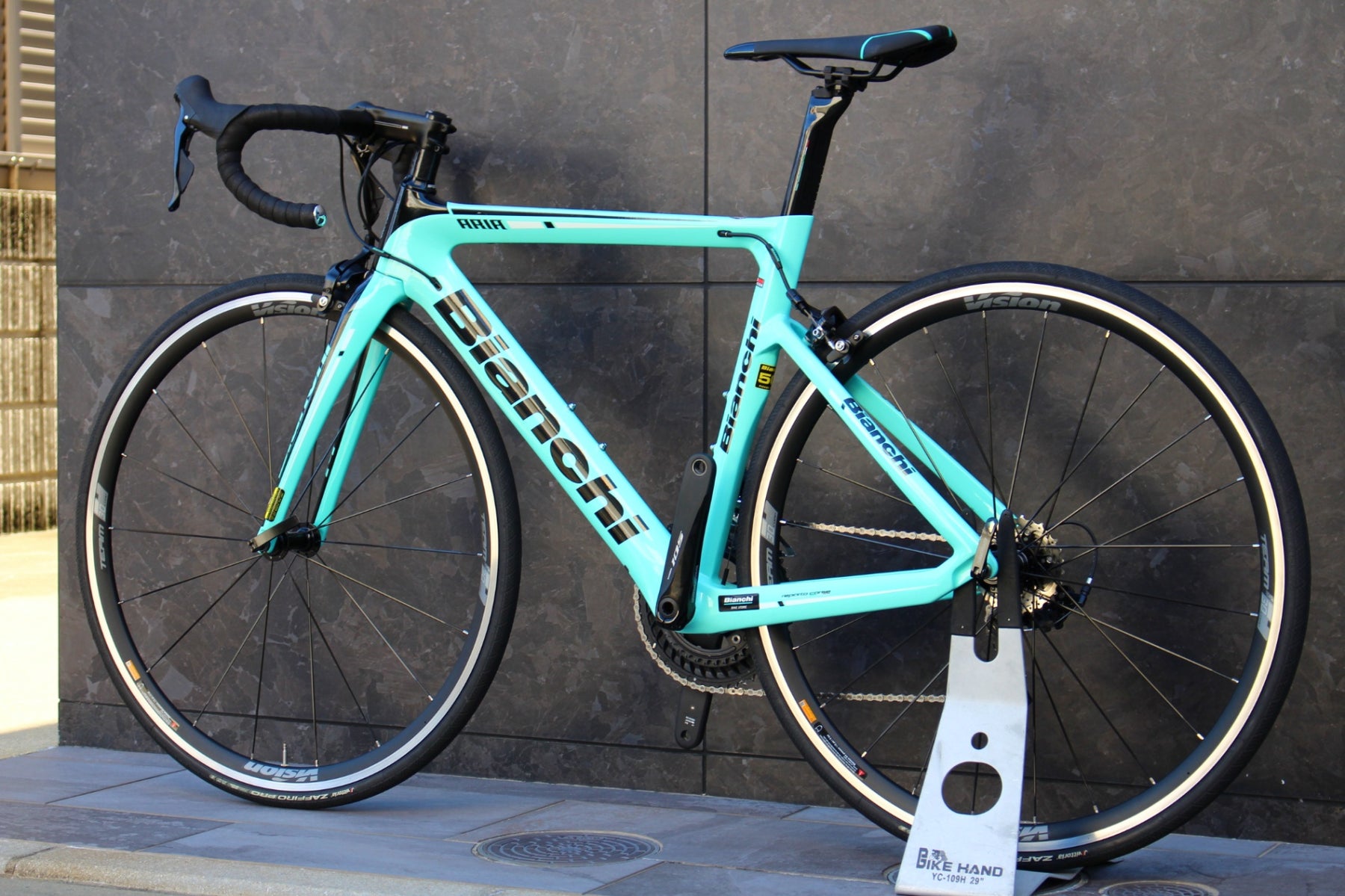 BIANCHI 「ビアンキ」 ARIA 105 2019年モデル ロードバイク IT8F88QTTJ28 / バイチャリ阪急塚口店 BIANCHI 「ビアンキ」 ARIA RIM 105 2019年モデル ロードバイク