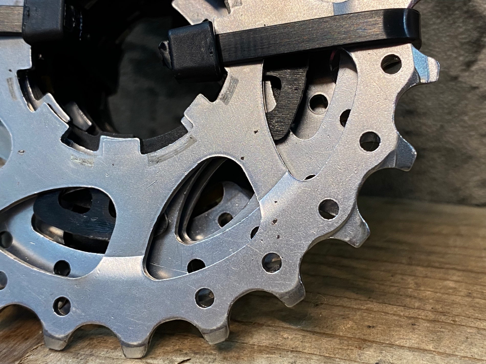 カンパニョーロ（Campagnolo）バックル 破損品（全く使えません） JJ555 カンパニョーロ CAMPAGNOLO モデル不明 スプロケット 12-23T 10S