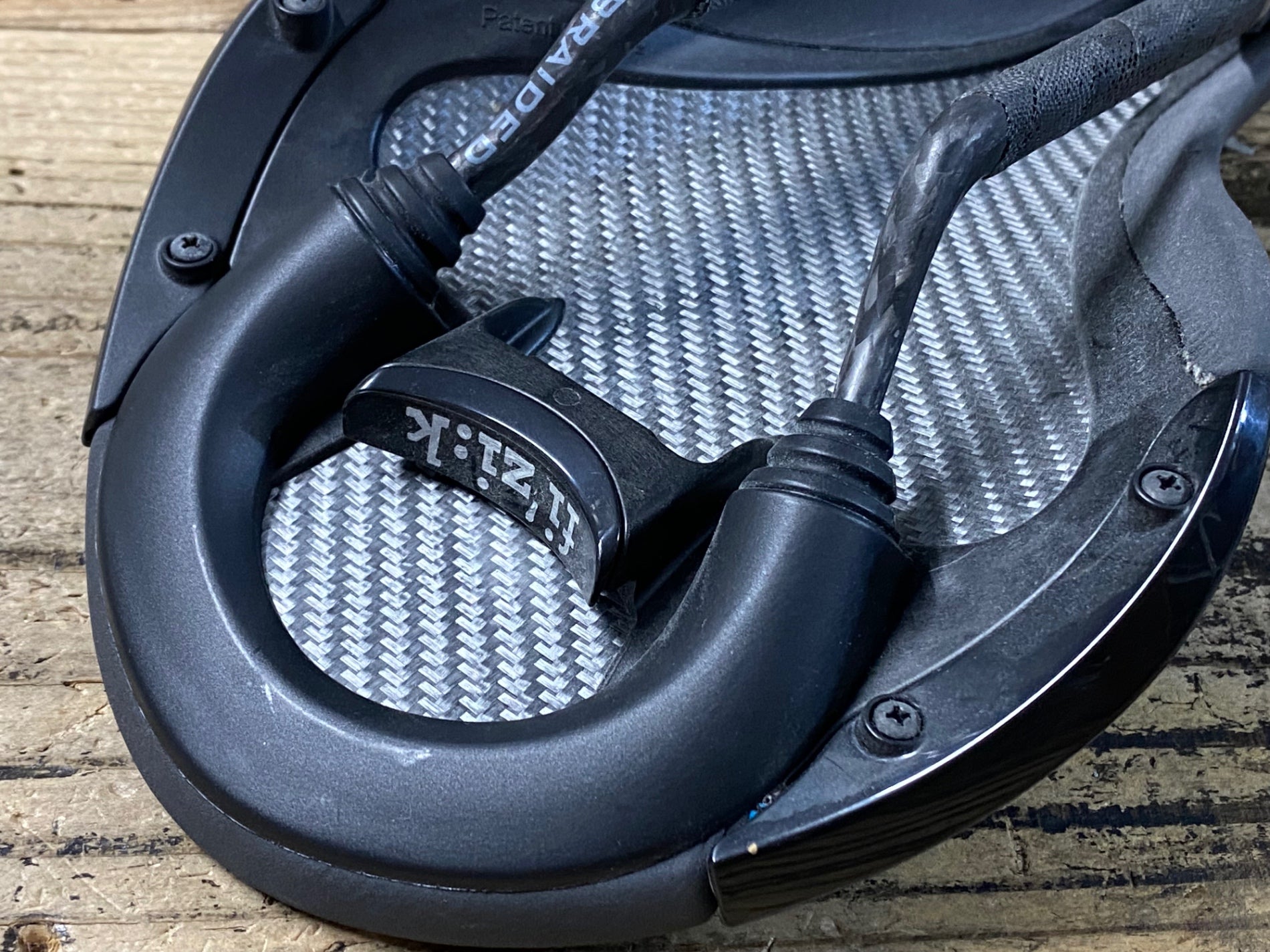 KF444 フィジーク fizik アリアンテ ALIANTE R3 サドル グレー 138mm