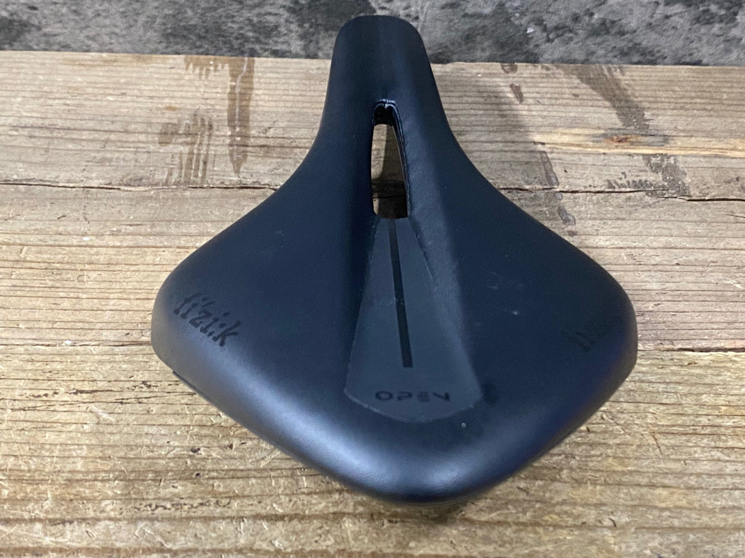KN419 フィジーク fizik ARIONE R3 サドル 黒 kiumレール
