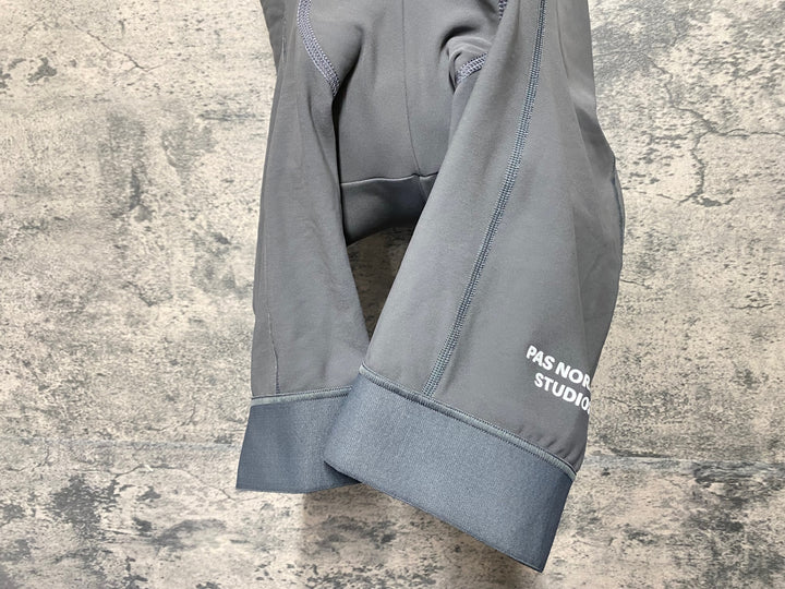 KA738 パスノーマルスタジオ PAS NORMAL STUDIOS Essential Thermal Bibs ビブショーツ グレー S 裏起毛