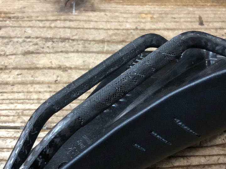 JW590 フィジーク fizik アリオネ ARIONE VSX サドル 黒 128mm BRAIDED カーボンレール