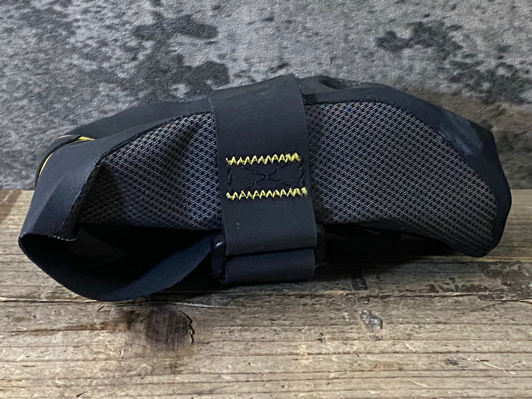 JV843 アピデュラ APIDURA サドルバッグ 黒 グレー