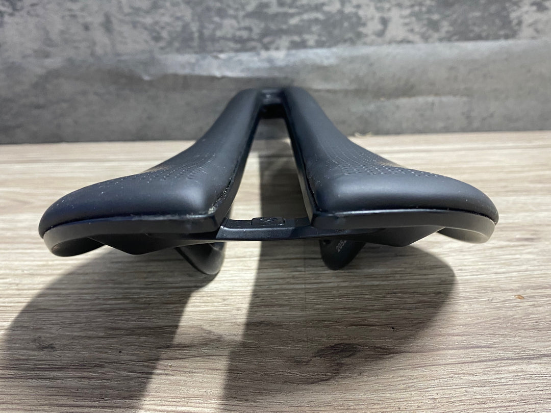 KI977 ボントレガー BONTRAGER AEOLUS PRO サドル 145mm カーボンレール ※ブリッジ割れのためジャンク