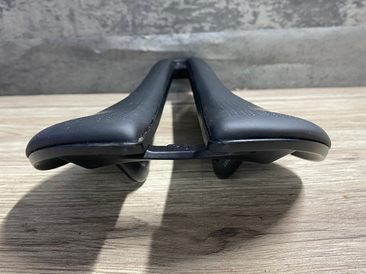 KI977 ボントレガー BONTRAGER AEOLUS PRO サドル 145mm カーボンレール ※ブリッジ割れのためジャンク
