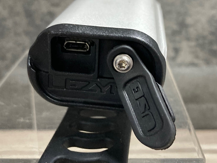 KD078 レザイン LEZYNE LITE DRIVE 1000XL フロントライト サテンシルバー 点灯確認済