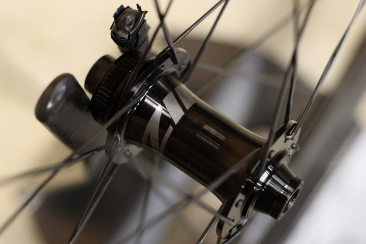 ジップ ZIPP 303S カーボン チューブレスレディ シマノ 12/11S ホイールセット フックレス DISC 【立川店】