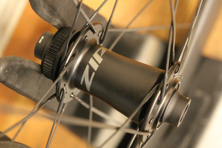 未使用品 ジップ ZIPP 404 ファイヤークレストディスク Firecrest Tubeless Disc シマノ 12/11S カーボン フックレス チューブレス ホイールセット 23C 【福岡店】