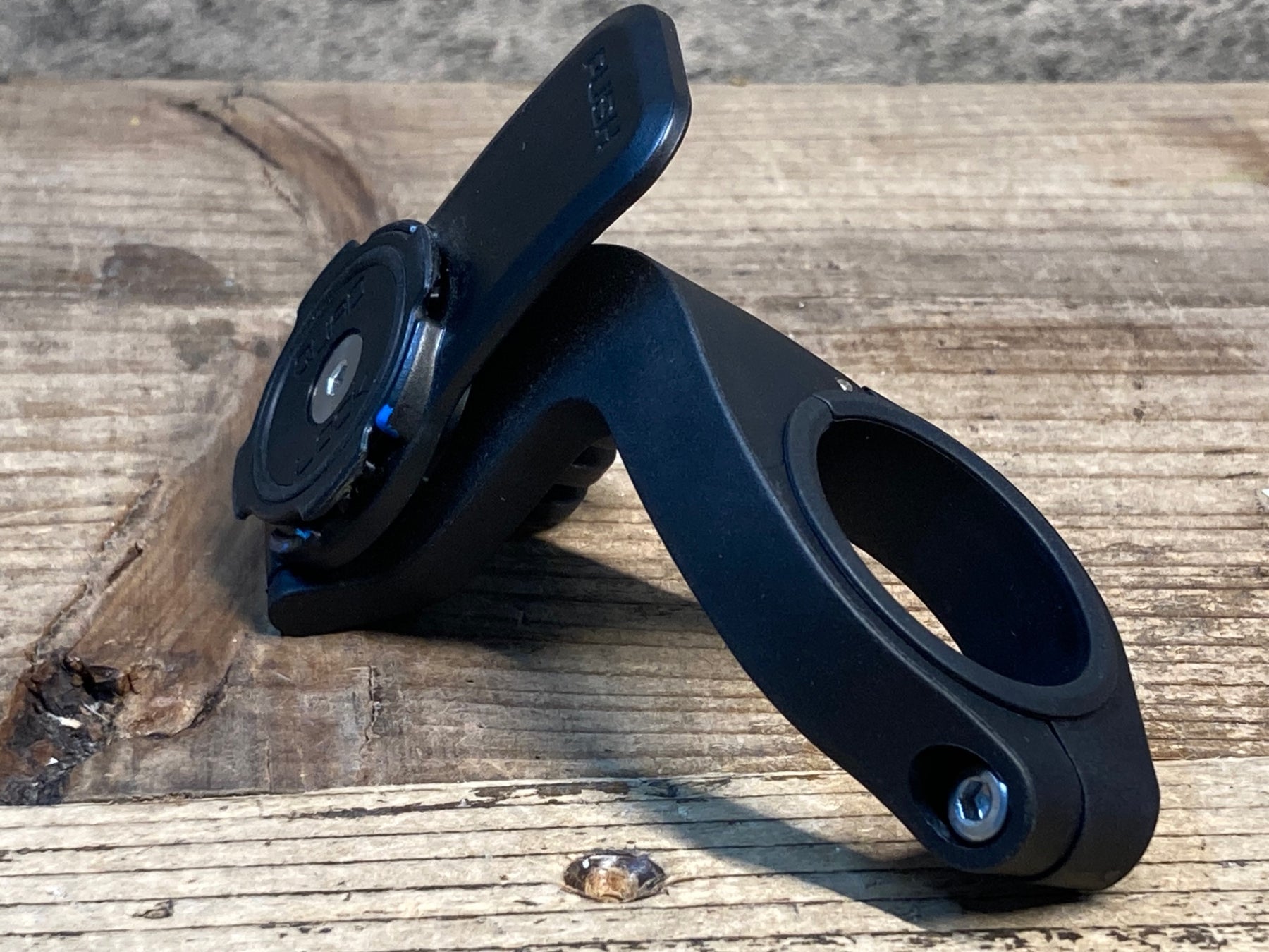 QUAD LOCK(クアッドロック) 自転車 マウント・スマートフォンホルダー QLKBKEI6PLUS バイクキット iPhone 6+ 9348943000079 バイク用 ハンドルマウント スマホホルダー クアッドロック衝撃吸収