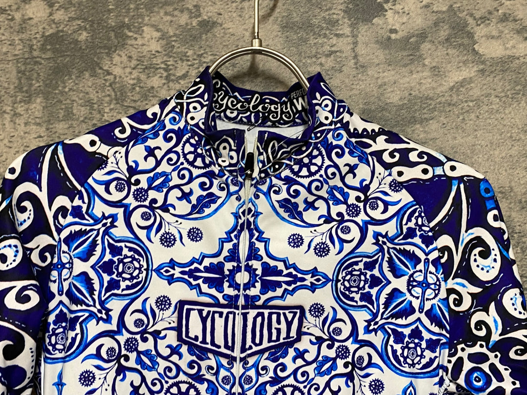 JS110 サイコロジー CYCOLOGY 長袖 ベースレイヤー 白 青 総柄 S 裏起毛
