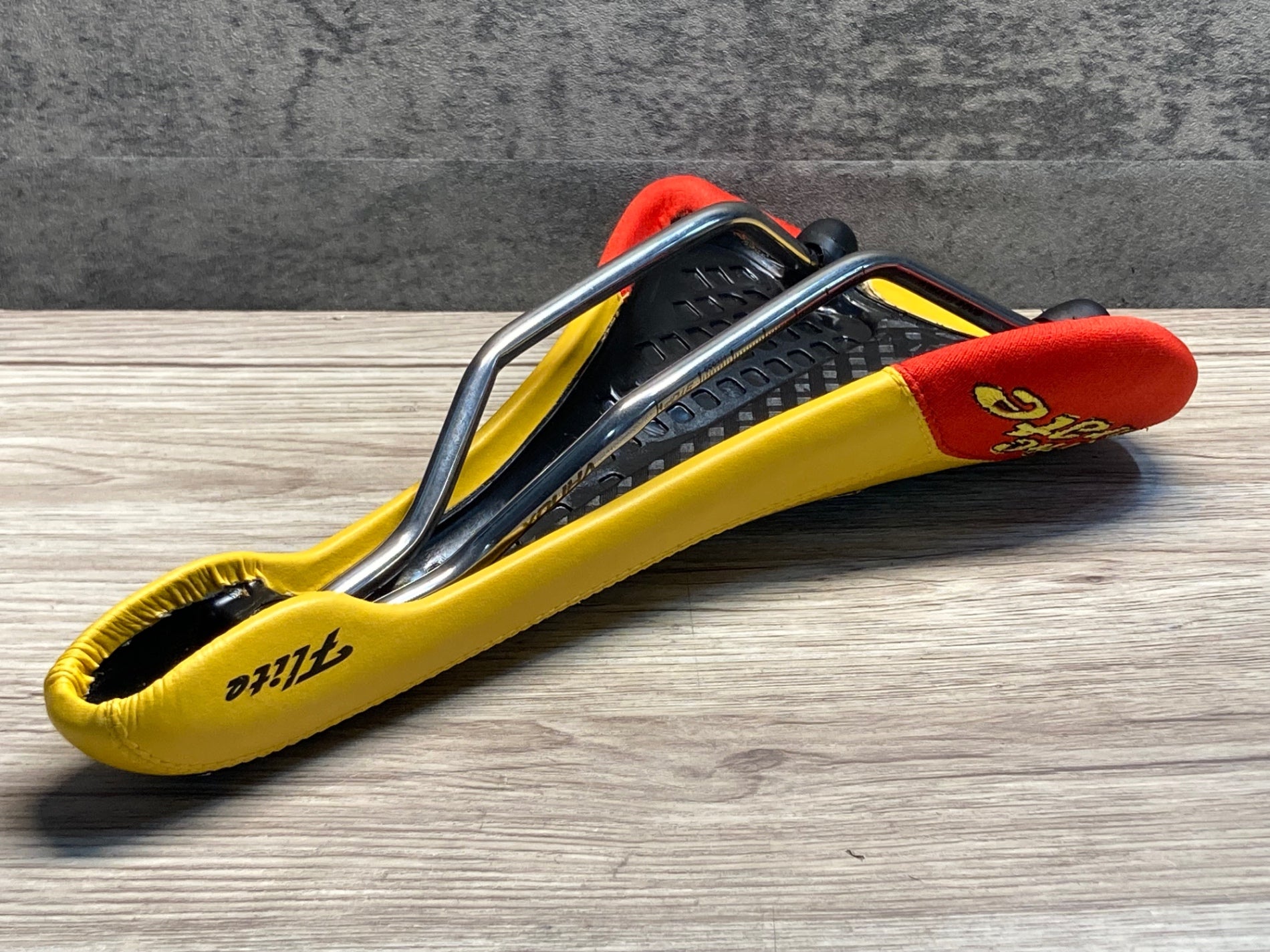 Marc Pantoja 海賊デザイン パンターニサドル│