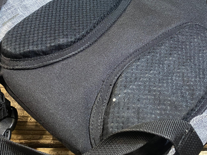 KC187 パールイズミ PEARL iZUMi リュック バックパック グレー 黒