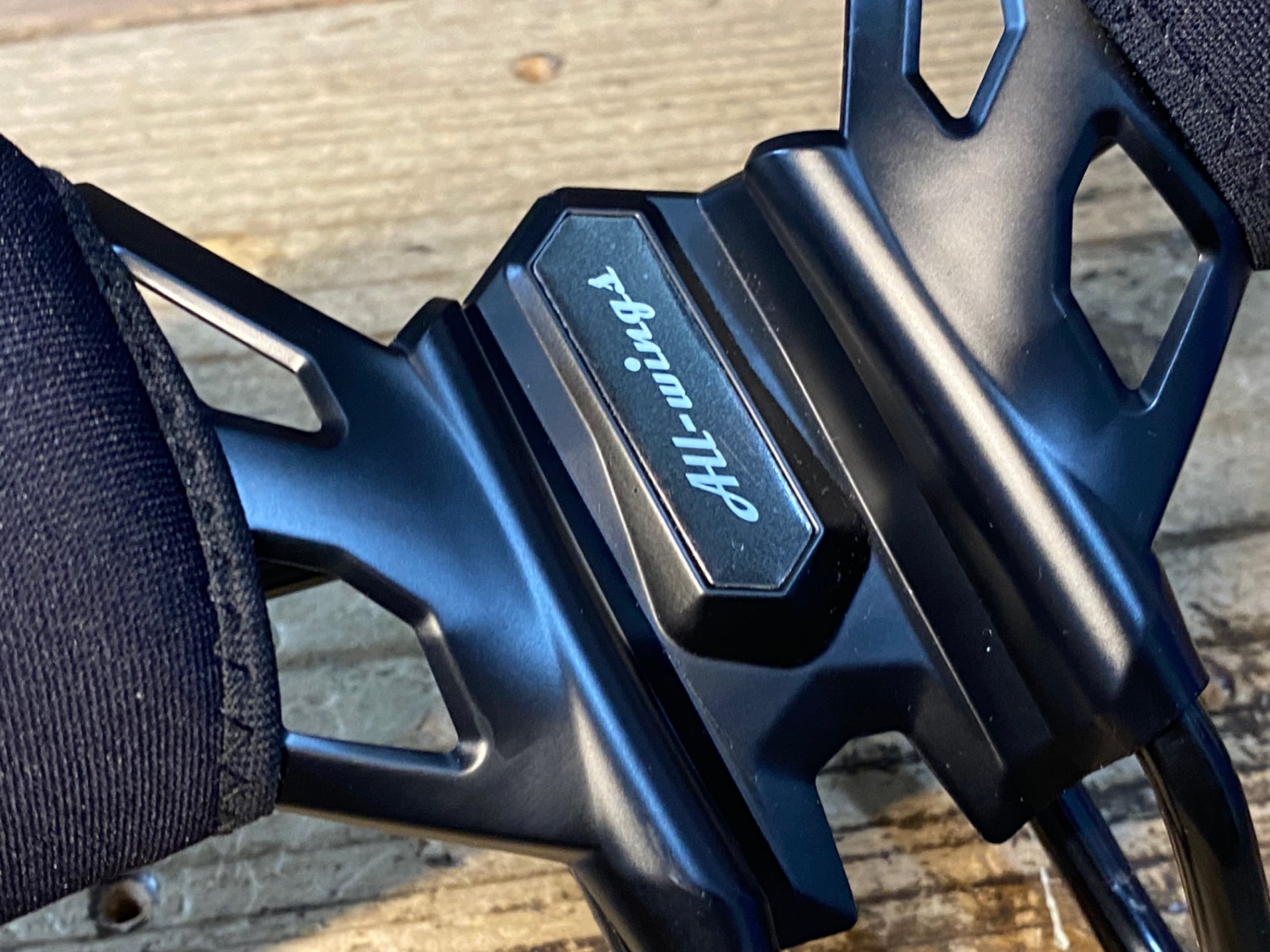 JW353 オールウィングス All wings EVO 4 SUPER HORNET サドル 黒