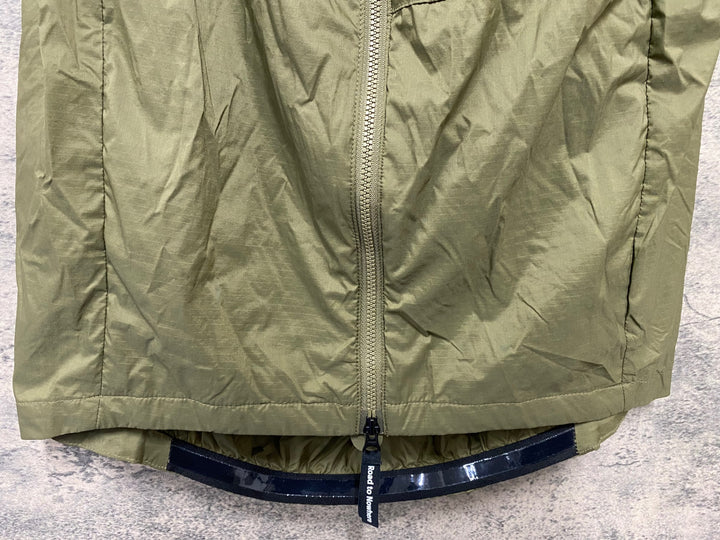 KA511 パスノーマルスタジオ PAS NORMAL STUDIOS ESSENTIAL INSULATED GILET ジレ サイクルベスト オリーブ M