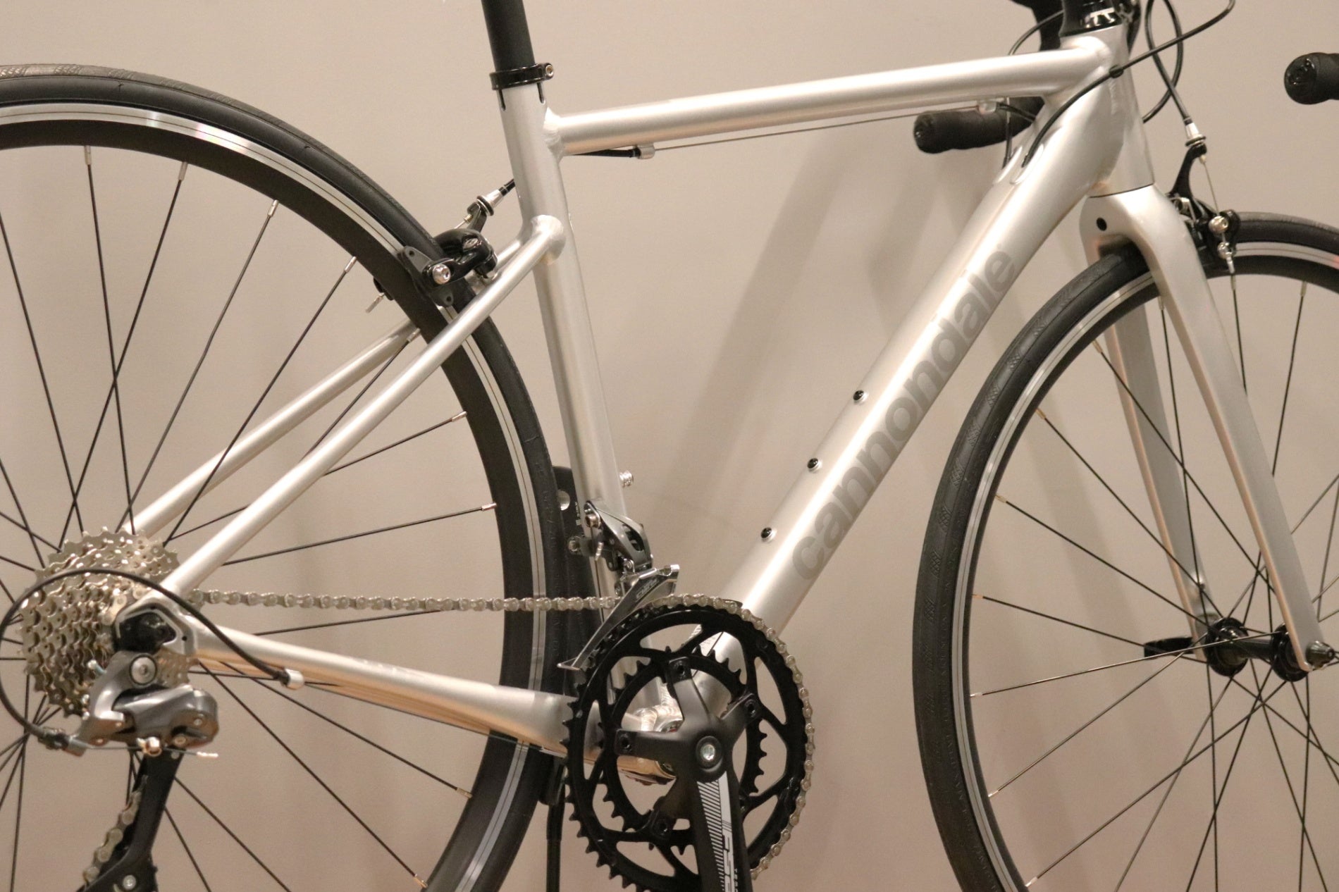 未使用 キャノンデール CANNONDALE キャド CAAD OPTIMO 4 2025モデル
