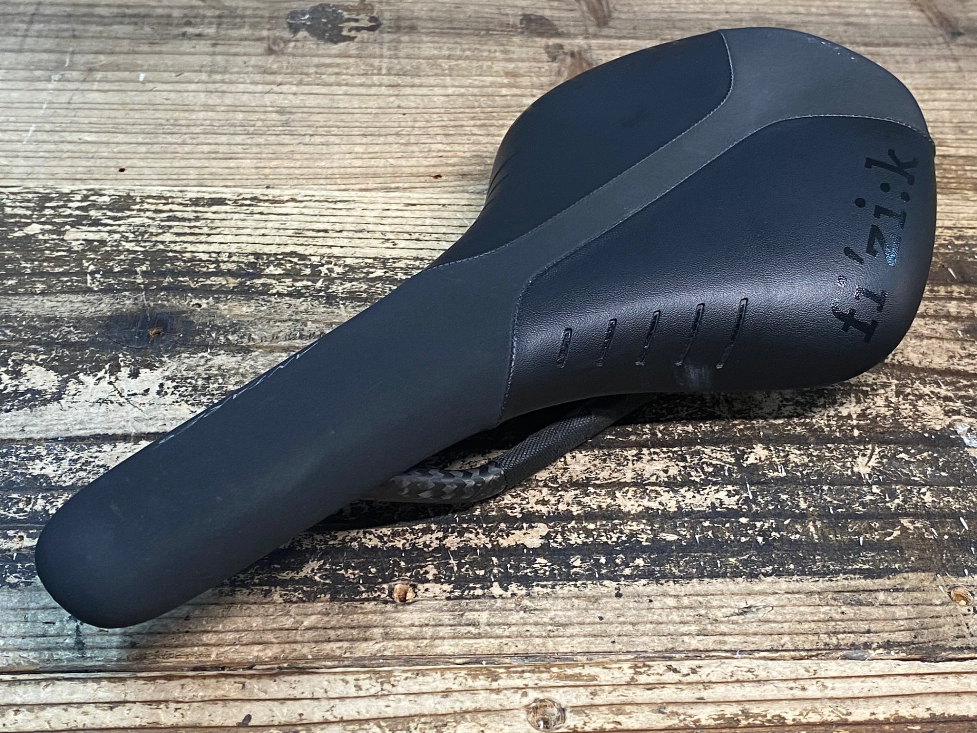JG045 フィジーク fizik ANTARES R1 regular サドル カーボンレール