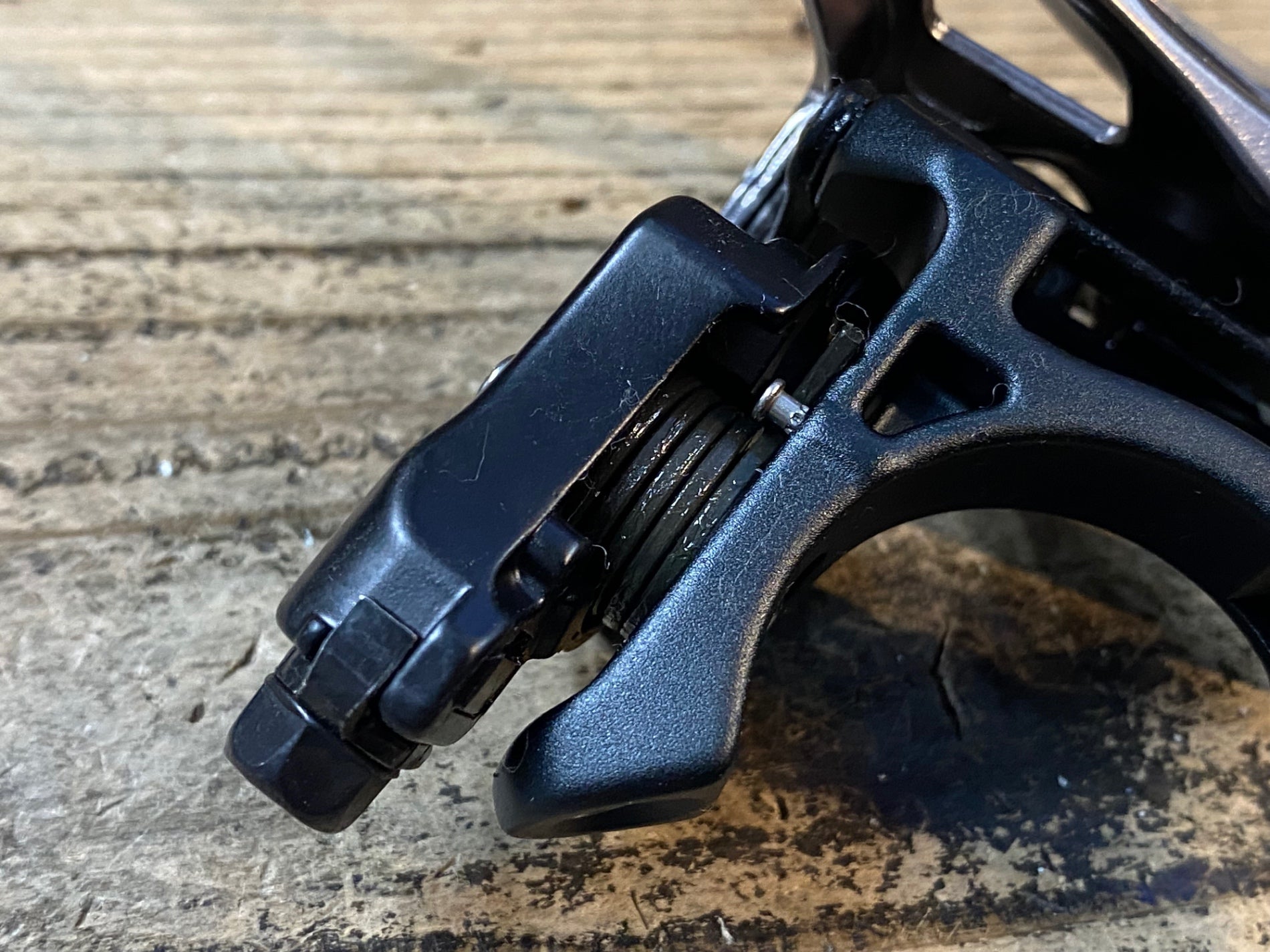 JV645 シマノ SHIMANO XTR FD-M980 フロントディレイラー 3s 66°-69