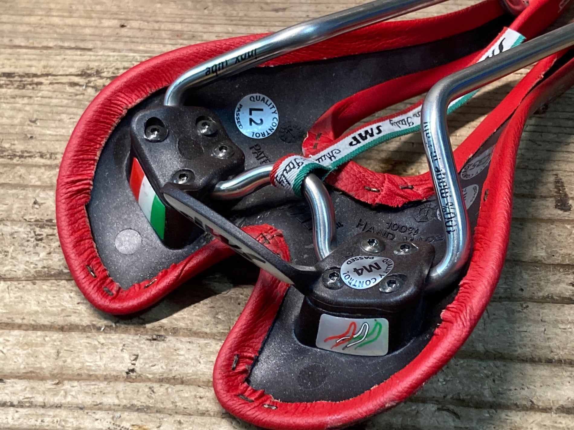 JP186 SELLE SMP forma サドル 赤 inox tube 136mm – BICI AMORE