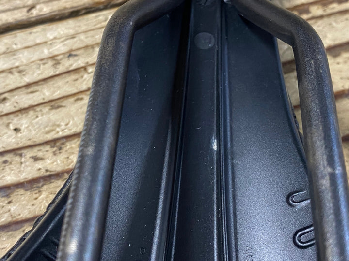 KA576 フィジーク fizik ANTARES VERSUS EVO R3 ADAPTIVE サドル kiumレール 139mm ※繊維切れ ジャンク
