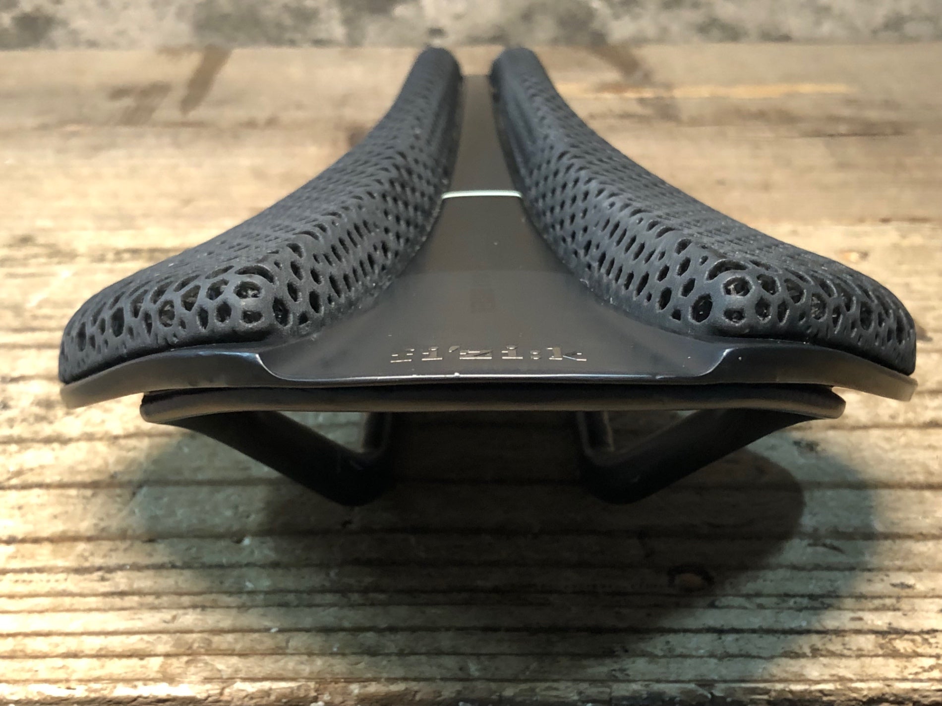 JN708 フィジーク fizik VERSUS EVO ANTARES 00 ADAPTIVE サドル LARGE