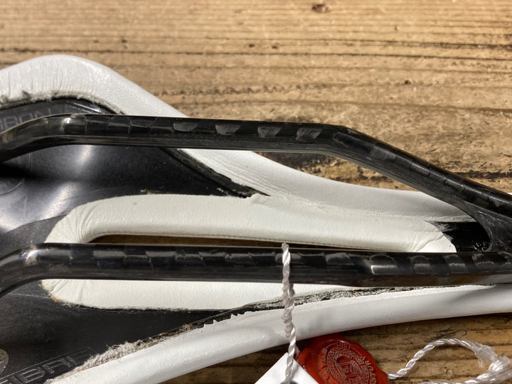 KL647 セライタリア selle ITALIA SLR KIT CARBONIO FLOW サドル 白 カーボンレール