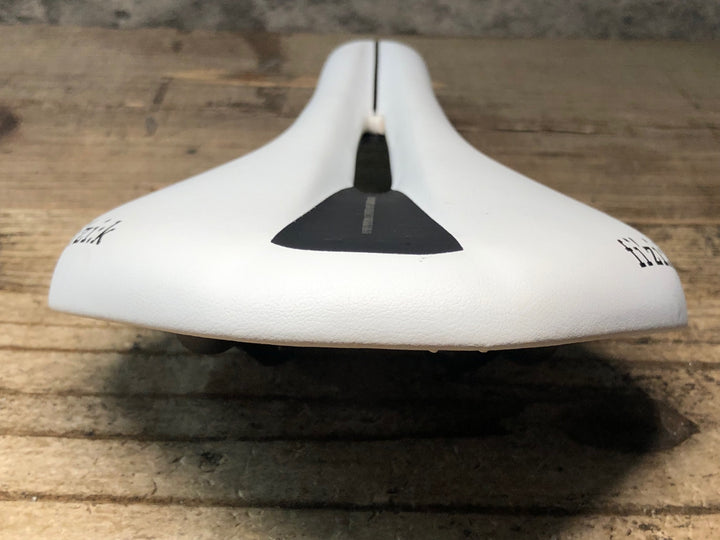 JJ160 フィジーク fizik ANTARES R3 OPEN サドル 白 REGULAR kiumレール ※プレート欠品