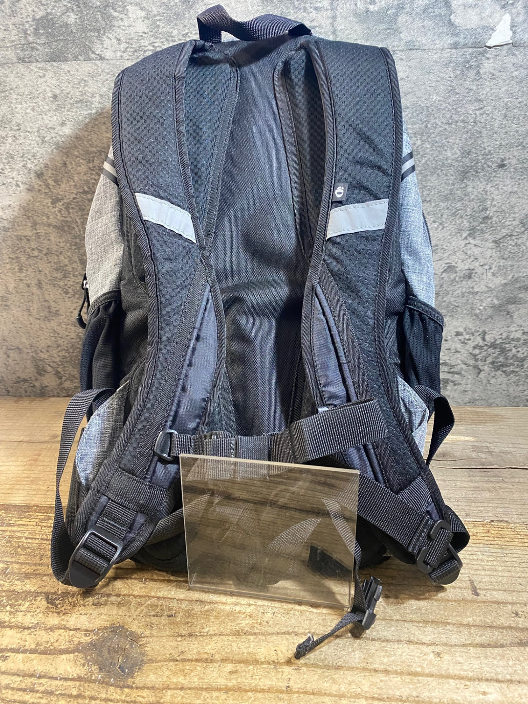 KC187 パールイズミ PEARL iZUMi リュック バックパック グレー 黒