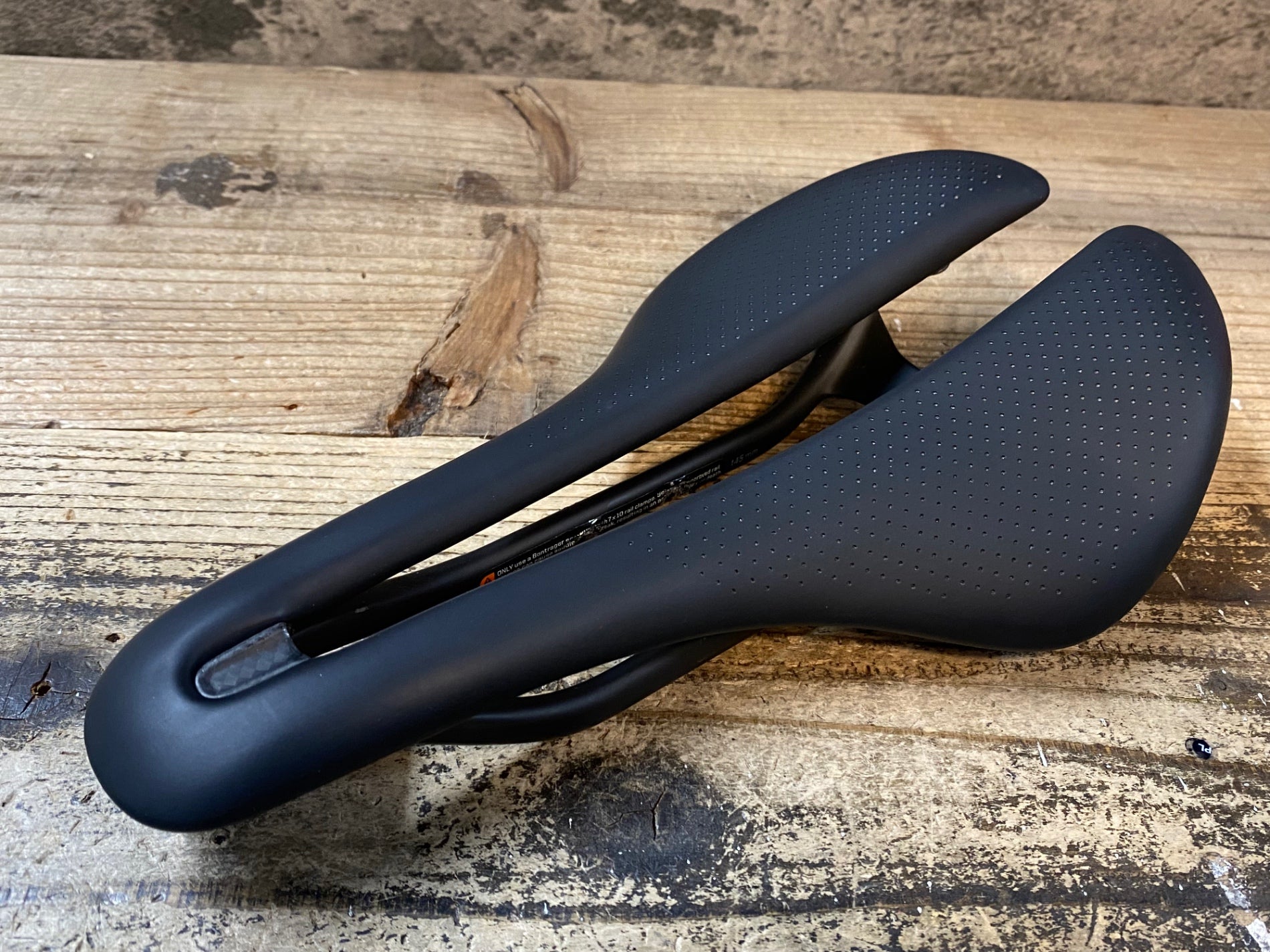 JQ096 トレック TREK AEOLUS RSL Saddle サドル 黒 145mm カーボン